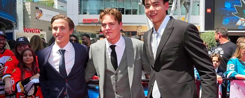 Anton Frondell discusses surreal Chicago Blackhawks arrival