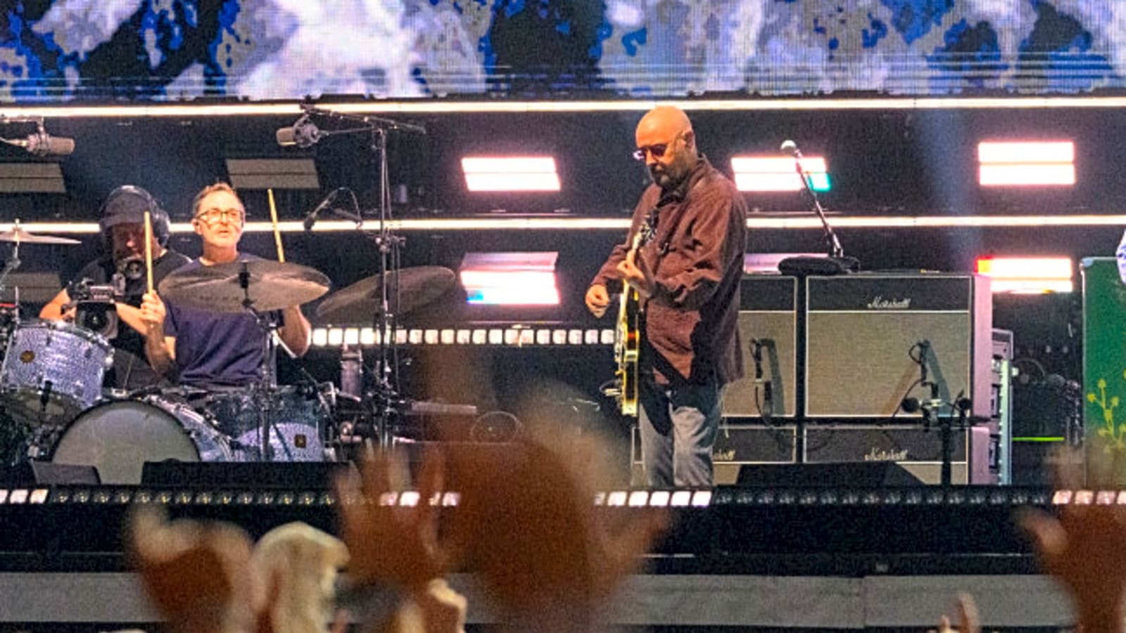 Oasis declare &#39;it&#39;s good to be back&#39; as they open major comeback tour with Hello