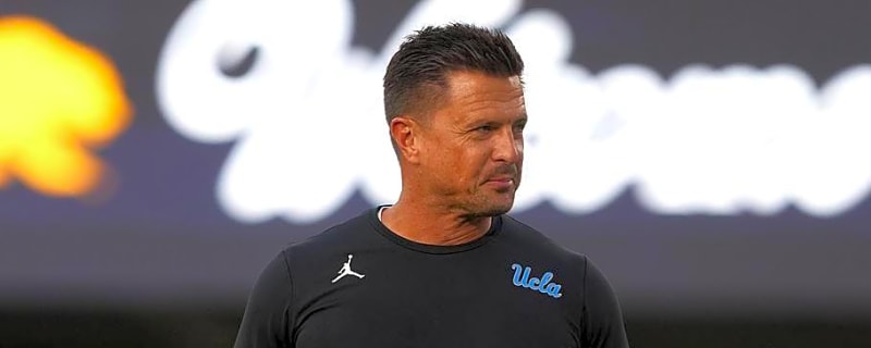 What Oregon's Betting Odds vs. UCLA Mean for the Ducks