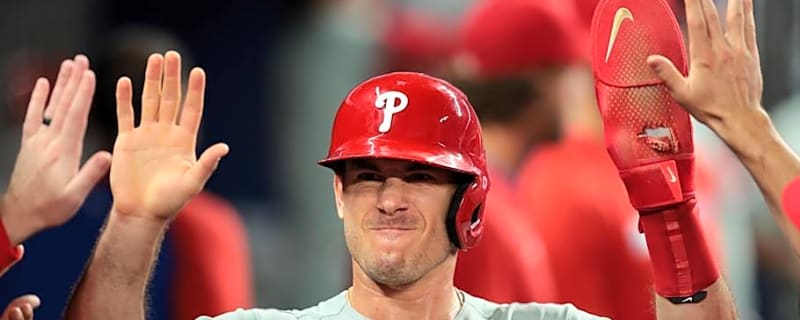 Phillies Predicted to Retain Fan Favorite Free Agent Catcher This Offseason