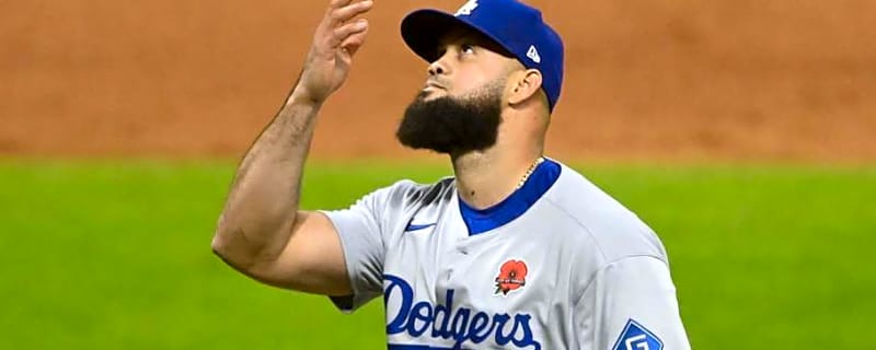Dodgers Officially Release Veteran Reliever After Disappointing Season