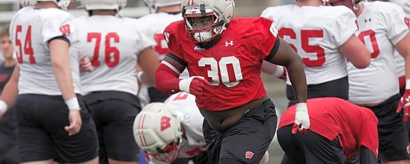 Badgers' DL Charles Perkins Sees a Tighter Locker Room in 2026: 'Everybody's all in'