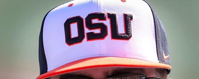Watch: Mitch Canham and Oregon State Baseball Players Arrive in Omaha