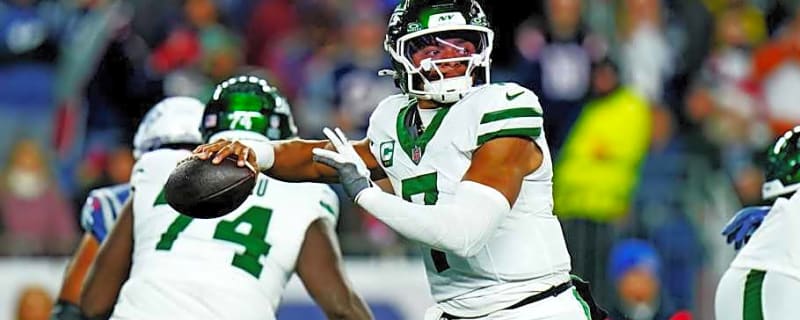 Why Jets Reportedly Benched Justin Fields Right Now