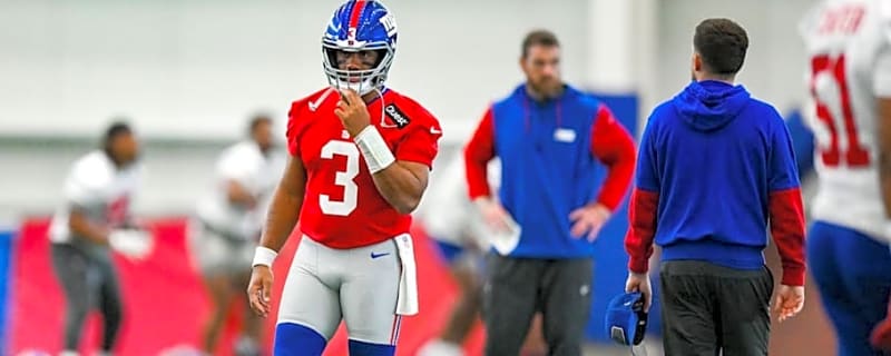 SI.com Offers Grim Outlook for Giants Quarterback&#39;s Ranking by Season&#39;s End
