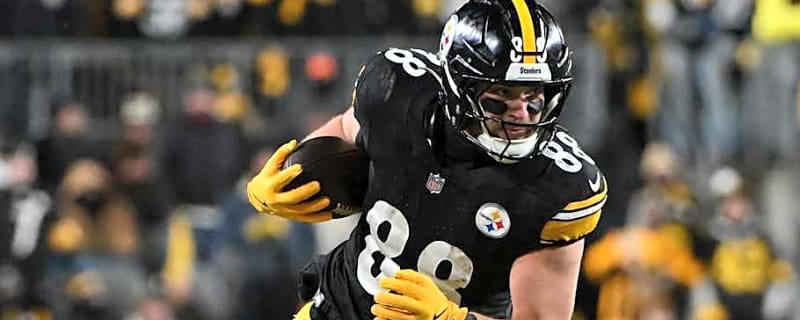 Steelers&#39; Pat Freiermuth Created Rare Moment for Aaron Rodgers