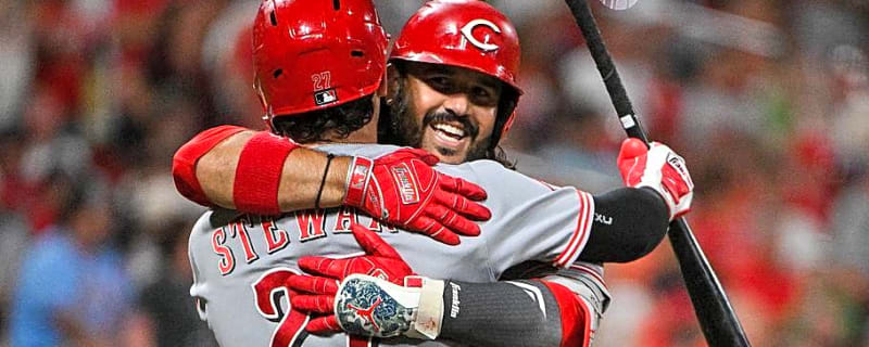 Suárez Plays Hero as Reds Stay Hot, Down Cardinals 4-2 in Series Opener