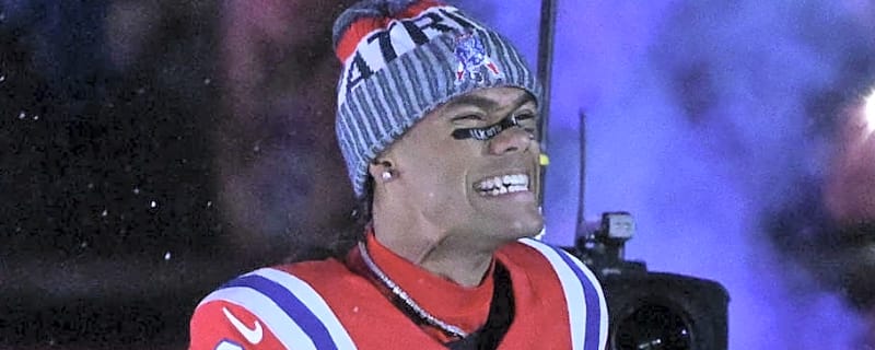 Christian Gonzalez's Interception Headlines Oregon Ducks in NFL Playoffs