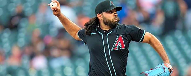 Former Diamondbacks Pitcher Signs With Rangers