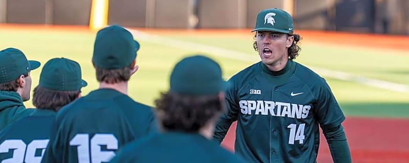 Robbins Delivers Historic Cycle as Texas Clinches Series