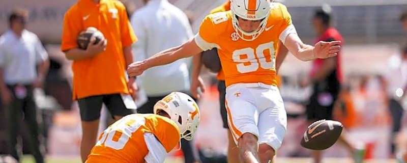 Former Tennessee Volunteers QB Defends Max Gilbert Following Overtime Loss vs. Georgia