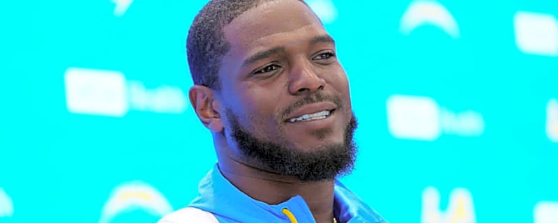 Chargers&#39; Denzel Perryman intercepted the first pass of team drills at OTAs
