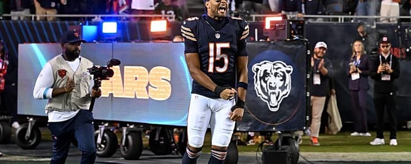 Internet Roasts Rome Odunze For Dropping Easiest Touchdown Ever in Bears vs. Eagles