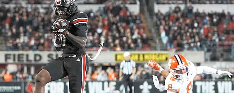 Louisville Football Falls Out of AP Top 25