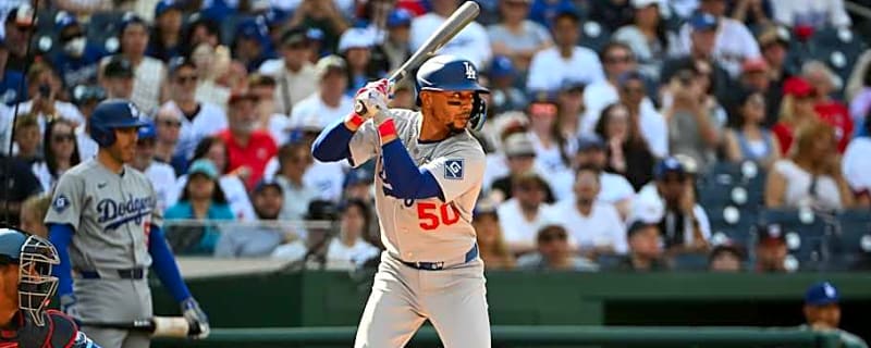 Dodgers' Mookie Betts Has No Set Timeline to Return From Oblique Injury