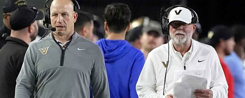 How Clark Lea Approaches the Playoff Conversation With His Team