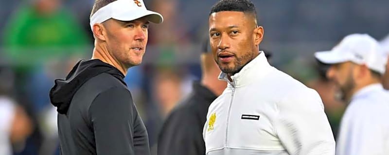 USC Trojans, Notre Dame Fighting Irish Battling Early in South Bend