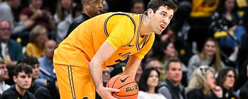 New Star Shines in Iowa&#39;s Fourth-Straight Win