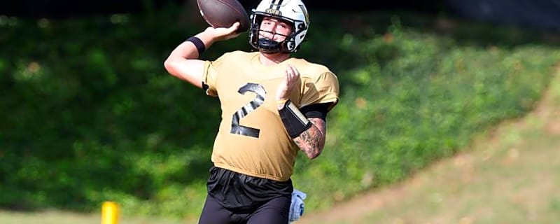 There's A Right Option In Vanderbilt Football's Quarterback Battle, And Clark Lea Should Know That.