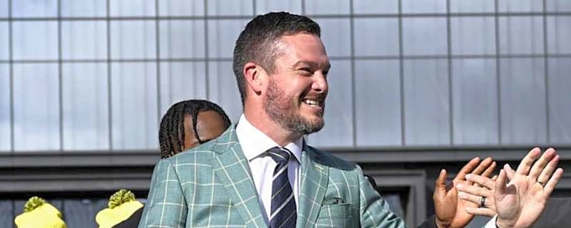 Oregon Ducks&#39; Dan Lanning Reacts to Phil Knight&#39;s Generous Gift