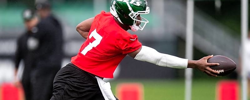 Clearing the Air on Jets' QB Depth Chart as Training Camp Buzz Grows Louder