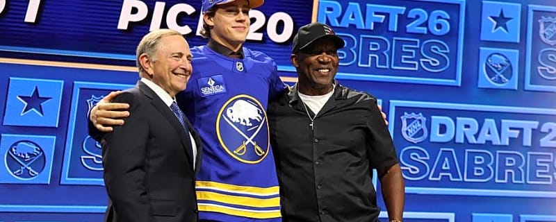 Buffalo Sabres first-round draft pick wins early-season college award