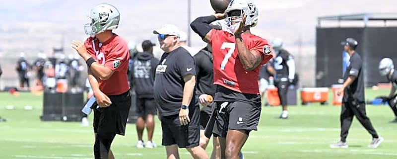Raiders Won&#39;t Deal with QB Controversy