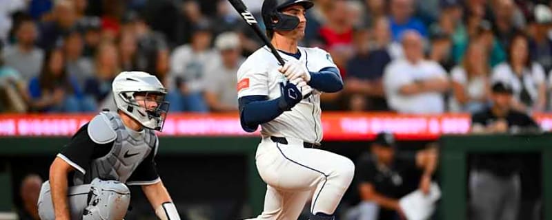 Do the Mariners favor Cole Young over Colt Emerson entering Spring Training?