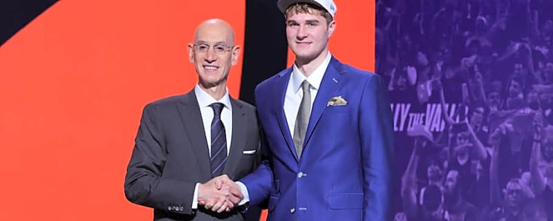 Liam McNeeley&#39;s rookie campaign in Charlotte will be defined by his connectivity