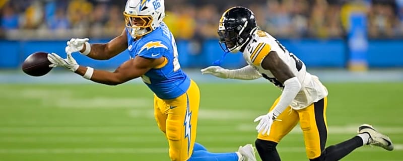 Which former Syracuse football offensive players have stood out in the NFL?