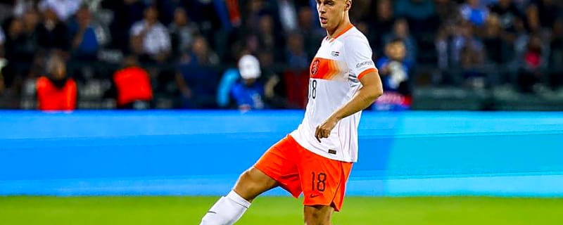 'He can place them wherever he wants' - Gertjan Verbeek hails Dortmund midfielder