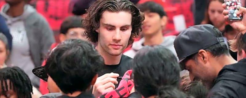 Controversial Chicago Bulls Executive Addresses Team&#39;s Future