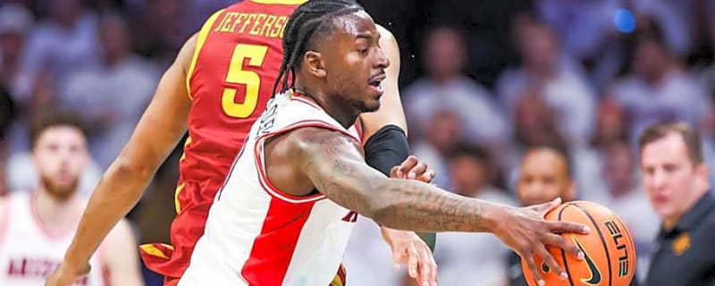 No. 2 Arizona Storms Through No. 6 Iowa State on Senior Night