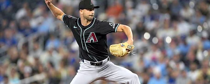 Diamondbacks DFA Struggling Reliever, Call Up Righty from Triple-A