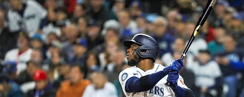 Injured Seattle Mariners Reconnect with Team in Arizona For Series with D-backs