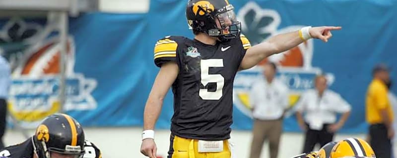 Former Iowa Hawkeyes QB Shows Off CFL Championship Ring