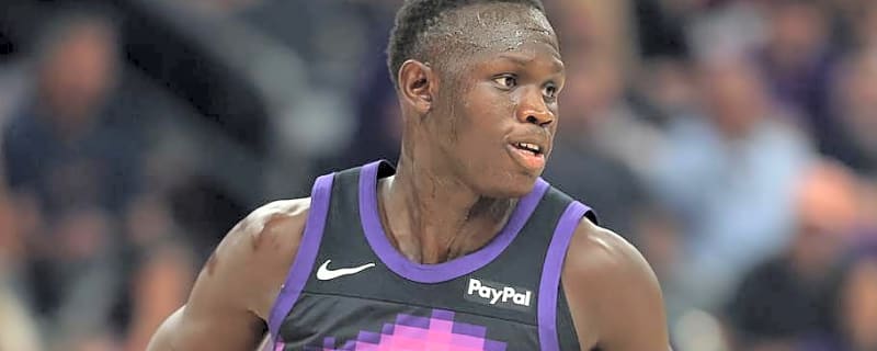 How Suns Should Approach Center Position After Mark Williams Injury