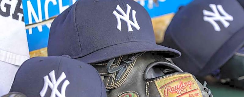 Yankees Re-Sign Former Cubs Shortstop-Turned-Pitcher