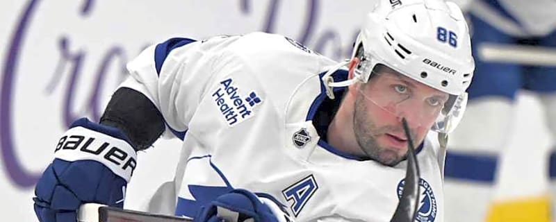 Lightning Star Overtakes Connor McDavid for Art Ross Lead