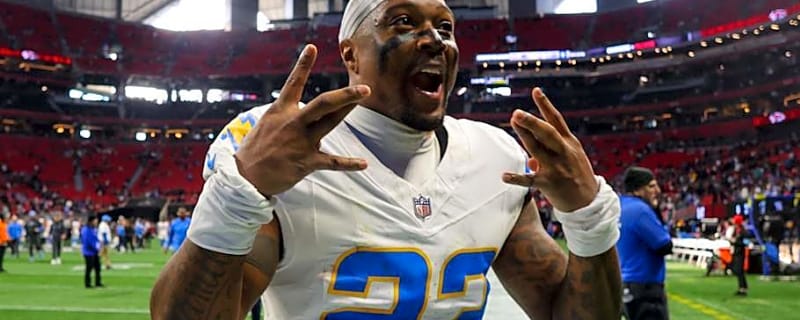 Chargers beloved veteran in big trouble at camp thanks to rising youngster