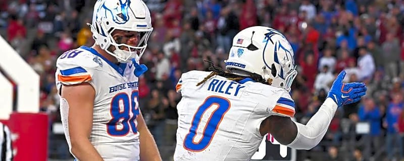 Boise State moves up one spot in Week 8 AP Poll