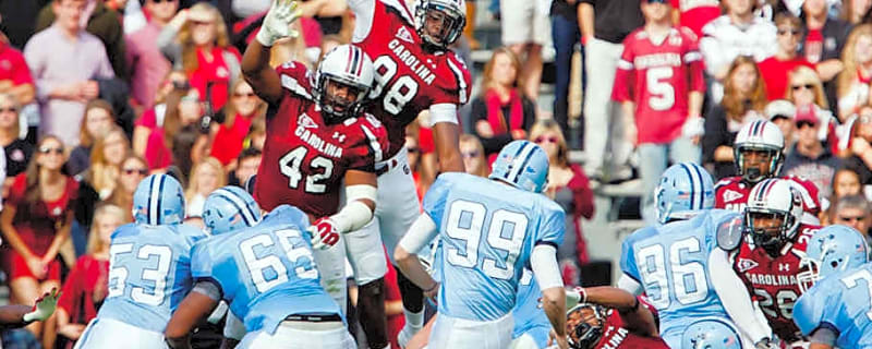 South Carolina  DL Coach Travian Robertson Is Back At Practice With the Gamecocks