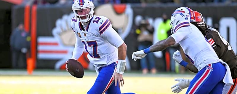Josh Allen injured, heads to locker room early during Bills Week 16 game vs. Browns