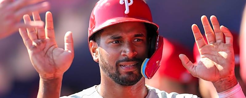 Phillies Sign Outfielder for His Third Stint With the Team
