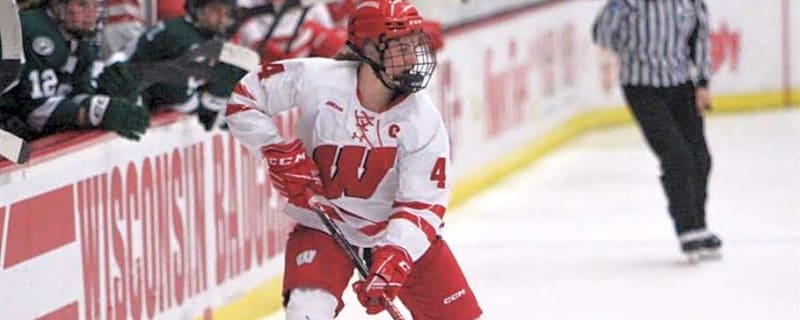 Badger women's hockey captain wins award, breaks record