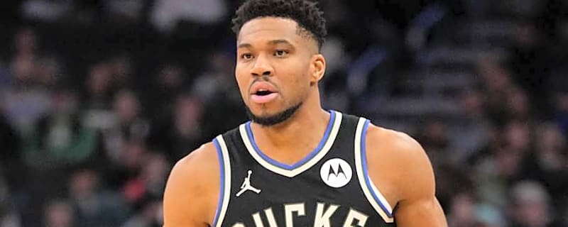 WWE Announcer Wants Giannis Antetokounmpo on the Knicks