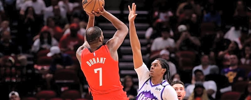Jazz Coach Will Hardy Gives His Flowers to Rockets' Kevin Durant