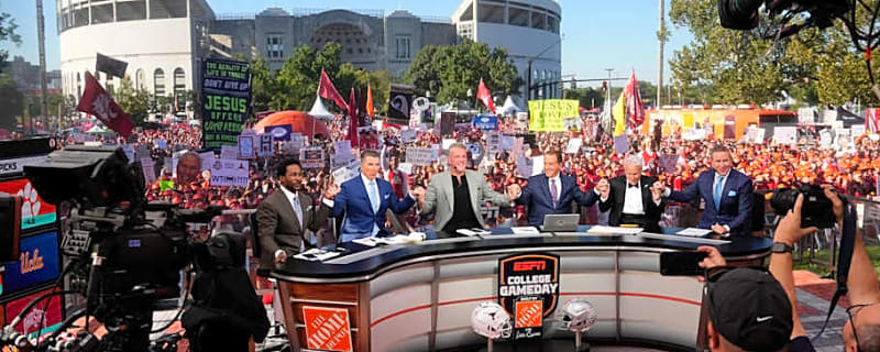 &#39;College GameDay&#39; Announces Celebrity Guest Picker for Georgia-Ole Miss