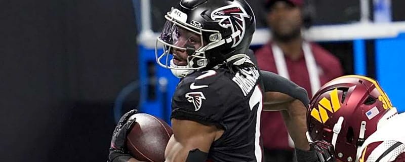 Bijan Robinson Named to PFF’s Quarter-Season All-Pro Offense