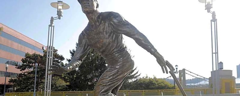 Pirates Find New Home for Ad That Covered Clemente Tribute
